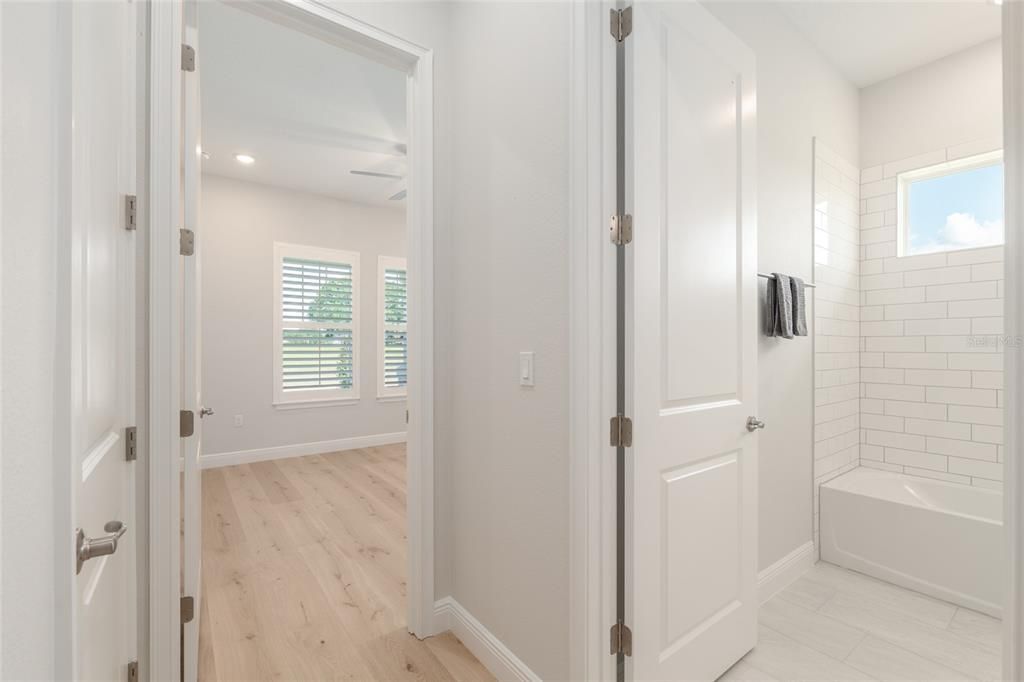 En Venta: $574,900 (3 camas, 3 baños, 2667 Pies cuadrados)