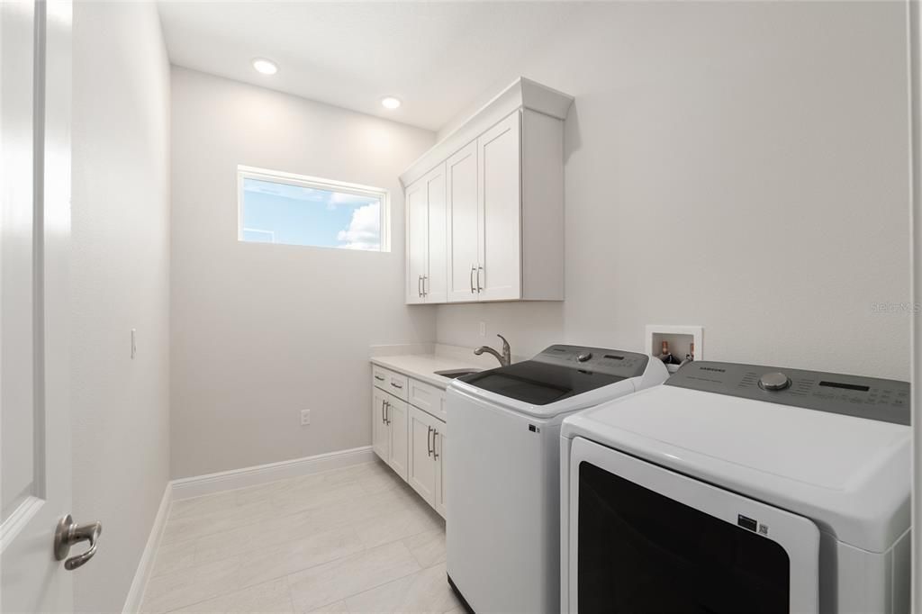 En Venta: $574,900 (3 camas, 3 baños, 2667 Pies cuadrados)