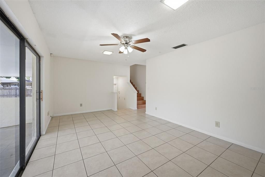 Activo con contrato: $435,000 (3 camas, 2 baños, 1598 Pies cuadrados)