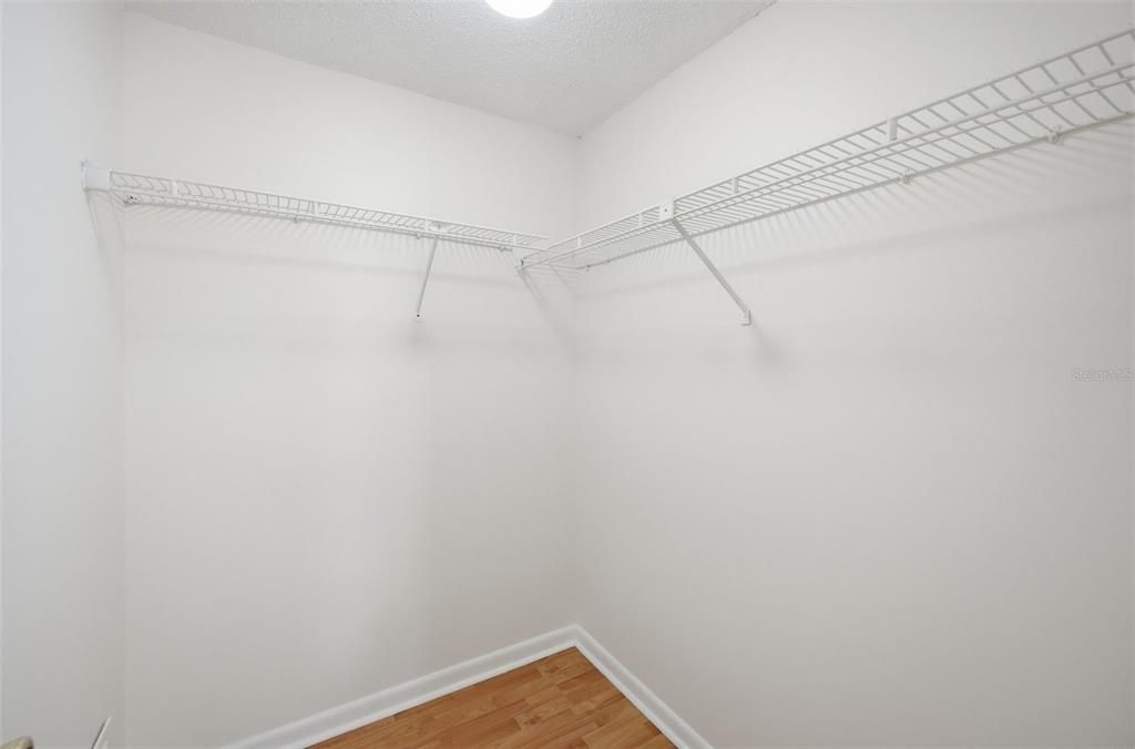 Activo con contrato: $435,000 (3 camas, 2 baños, 1598 Pies cuadrados)