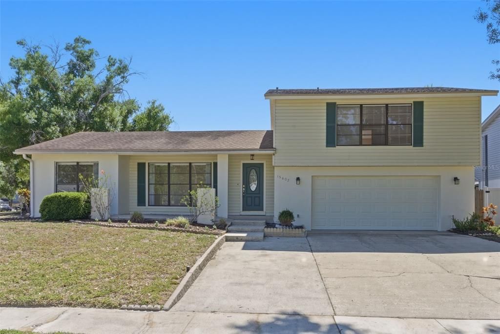 Activo con contrato: $435,000 (3 camas, 2 baños, 1598 Pies cuadrados)
