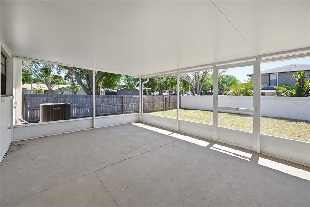 Activo con contrato: $435,000 (3 camas, 2 baños, 1598 Pies cuadrados)