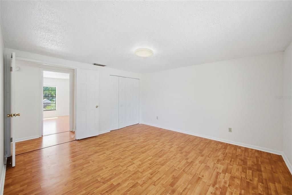 Activo con contrato: $435,000 (3 camas, 2 baños, 1598 Pies cuadrados)