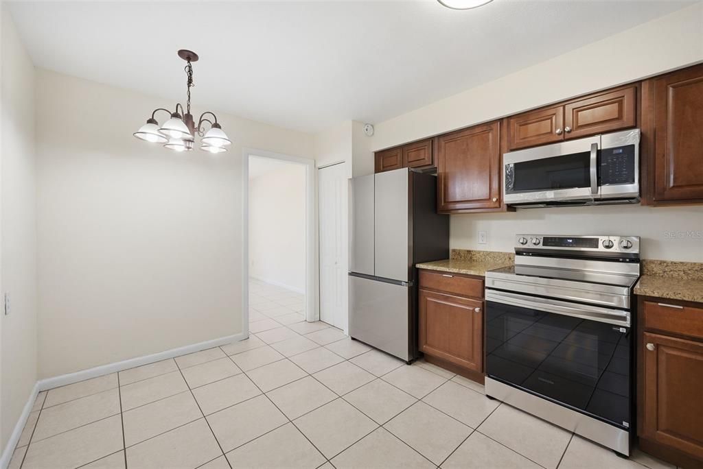 Activo con contrato: $435,000 (3 camas, 2 baños, 1598 Pies cuadrados)