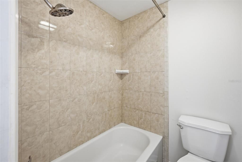 Activo con contrato: $435,000 (3 camas, 2 baños, 1598 Pies cuadrados)