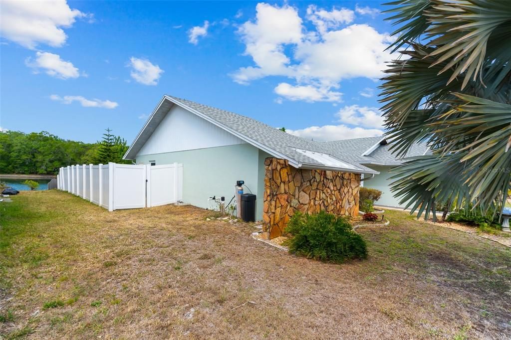 Active With Contract: $359,900 (3 beds, 2 baths, 1565 Square Feet)