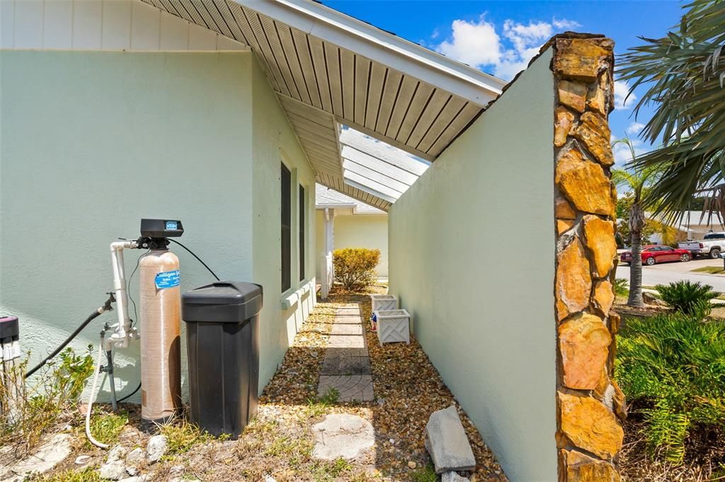 Active With Contract: $359,900 (3 beds, 2 baths, 1565 Square Feet)