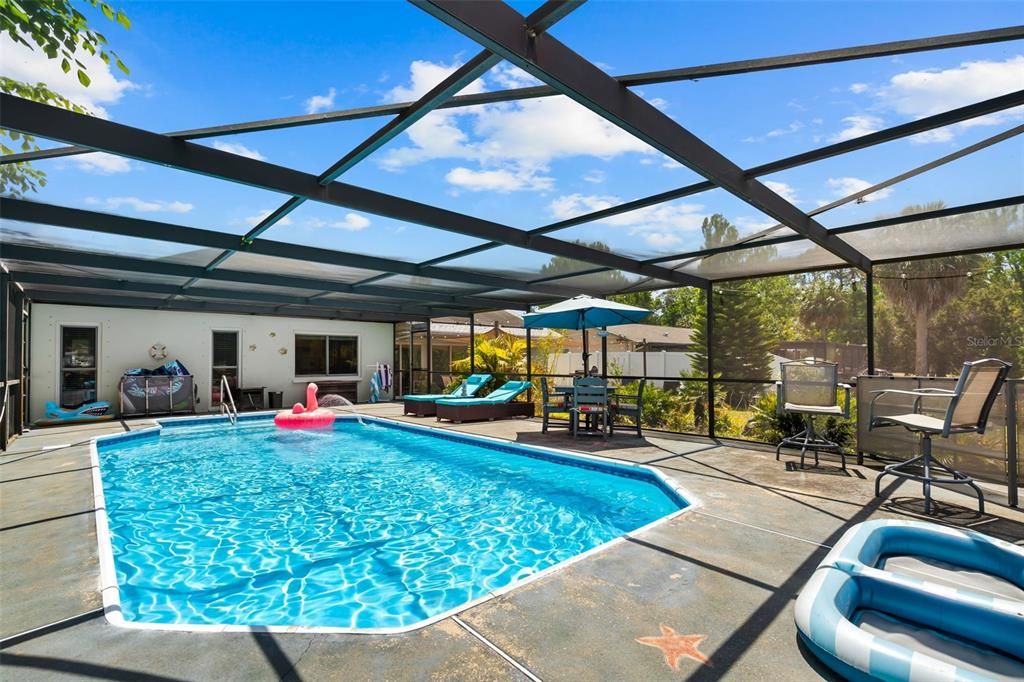 Active With Contract: $359,900 (3 beds, 2 baths, 1565 Square Feet)