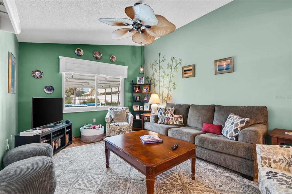 Active With Contract: $359,900 (3 beds, 2 baths, 1565 Square Feet)