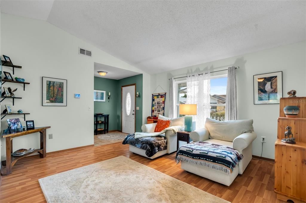 Active With Contract: $359,900 (3 beds, 2 baths, 1565 Square Feet)