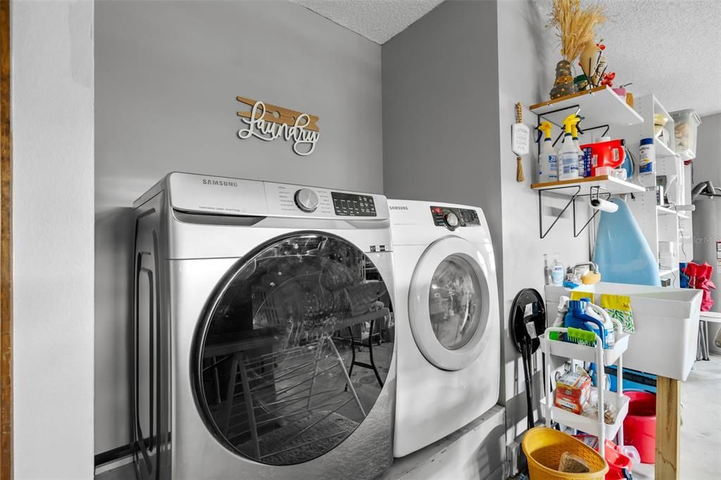 Active With Contract: $359,900 (3 beds, 2 baths, 1565 Square Feet)