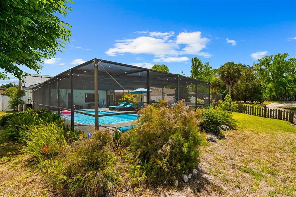 Active With Contract: $359,900 (3 beds, 2 baths, 1565 Square Feet)