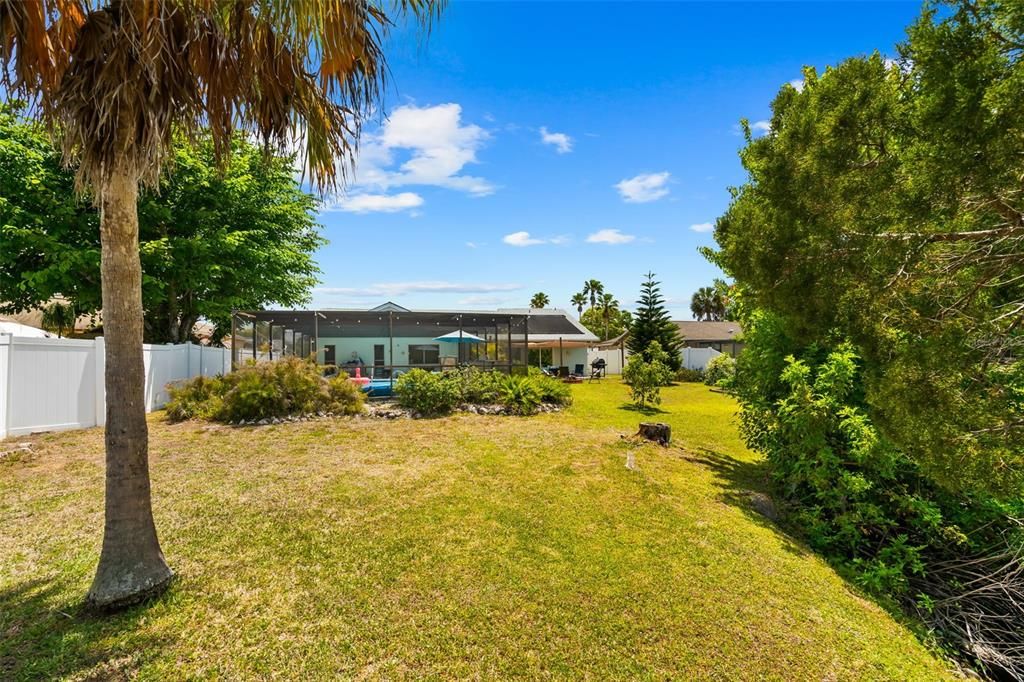 Active With Contract: $359,900 (3 beds, 2 baths, 1565 Square Feet)