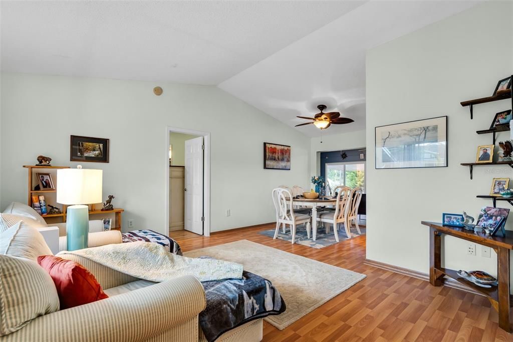 Active With Contract: $359,900 (3 beds, 2 baths, 1565 Square Feet)