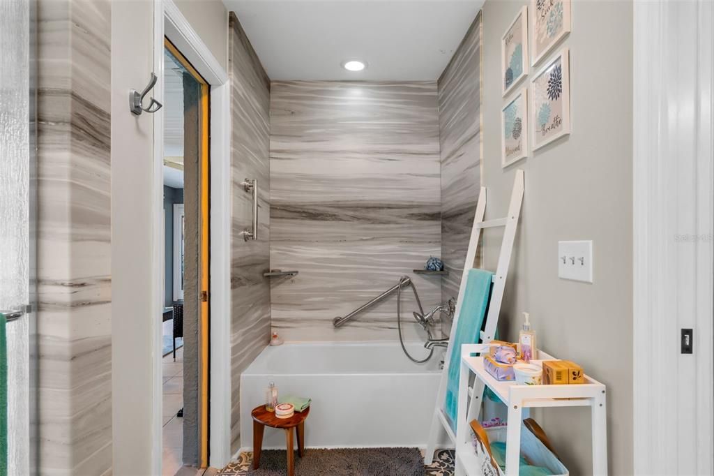 Active With Contract: $359,900 (3 beds, 2 baths, 1565 Square Feet)