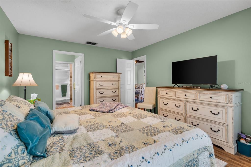 Active With Contract: $359,900 (3 beds, 2 baths, 1565 Square Feet)