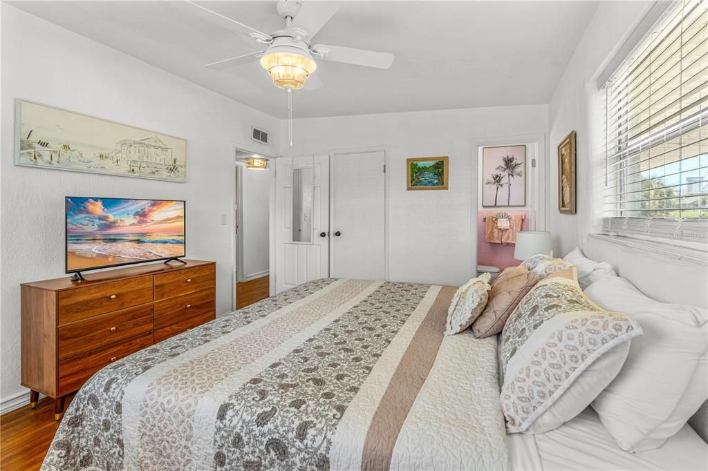 For Sale: $399,000 (2 beds, 1 baths, 1120 Square Feet)