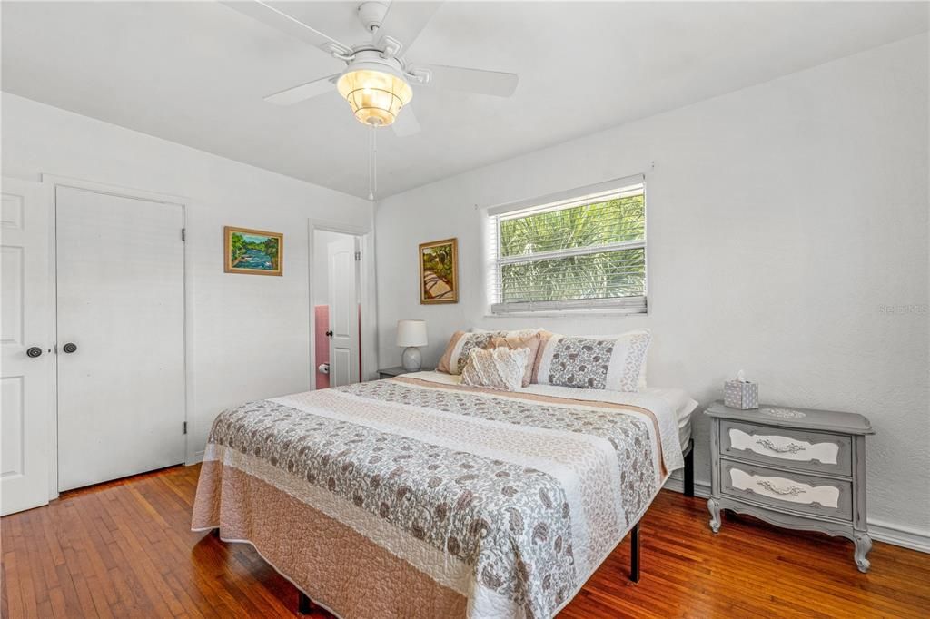 For Sale: $399,000 (2 beds, 1 baths, 1120 Square Feet)