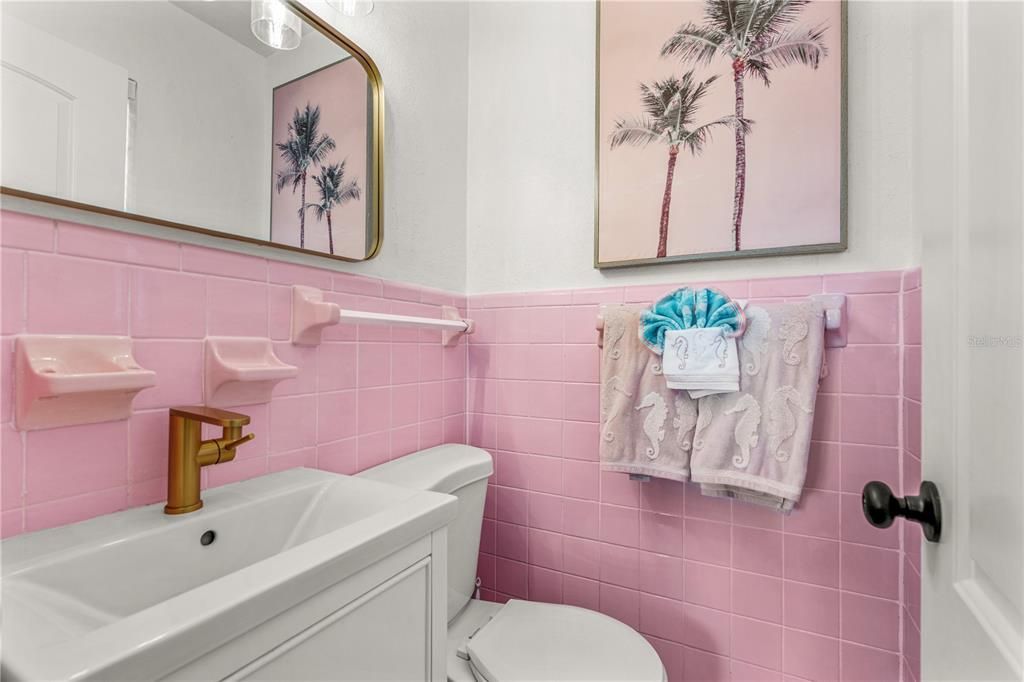 For Sale: $399,000 (2 beds, 1 baths, 1120 Square Feet)