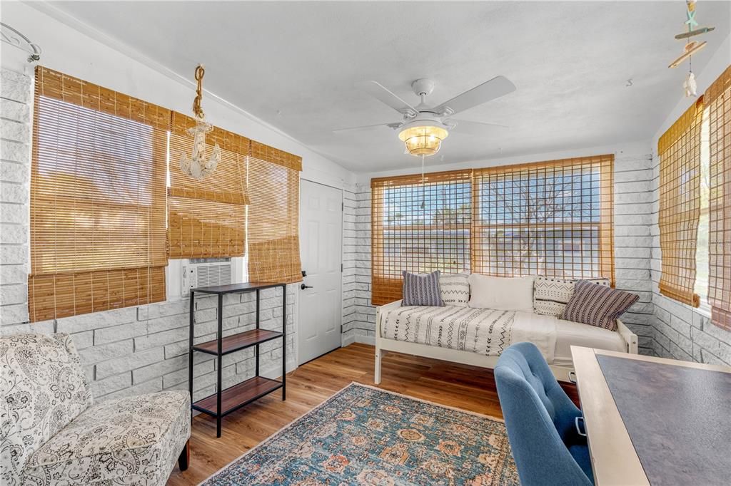 For Sale: $399,000 (2 beds, 1 baths, 1120 Square Feet)