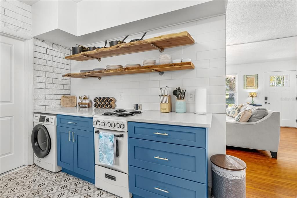 For Sale: $399,000 (2 beds, 1 baths, 1120 Square Feet)