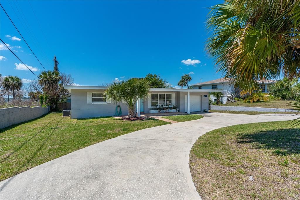 For Sale: $399,000 (2 beds, 1 baths, 1120 Square Feet)