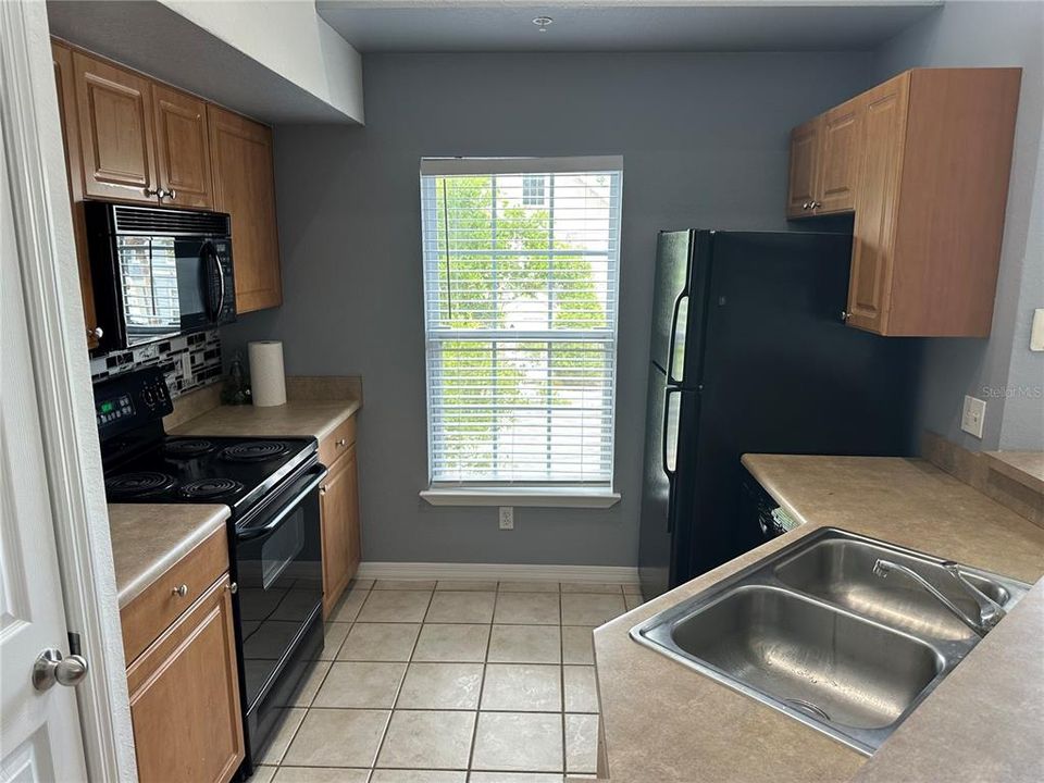 For Rent: $1,900 (2 beds, 2 baths, 1316 Square Feet)