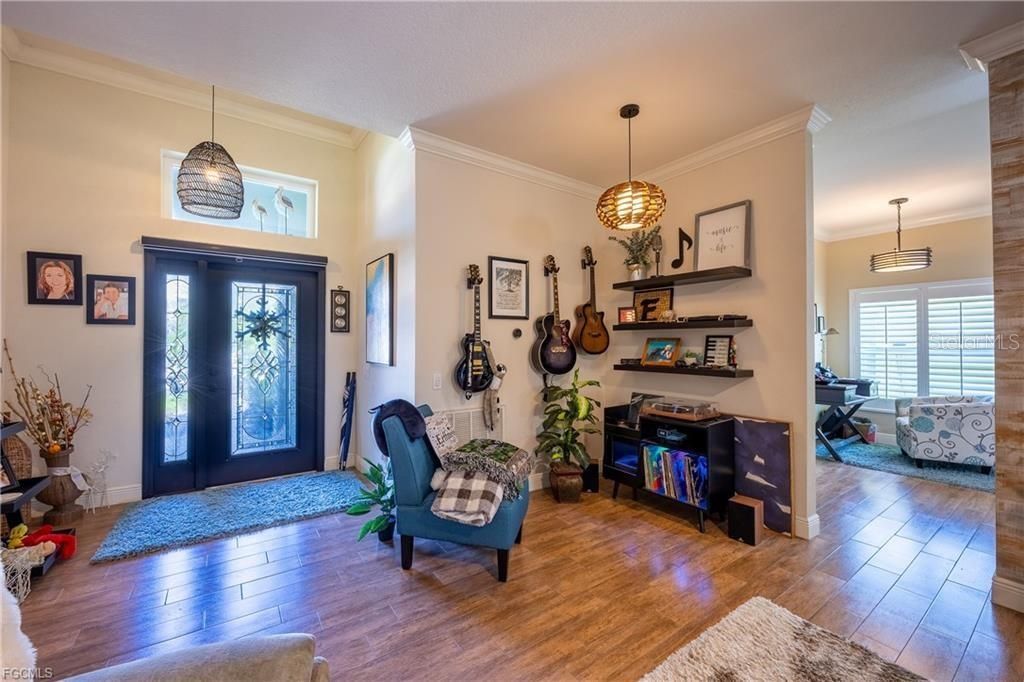 En Venta: $425,000 (3 camas, 2 baños, 1602 Pies cuadrados)