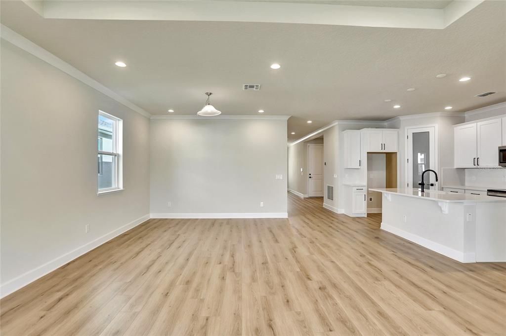 En Venta: $549,000 (4 camas, 3 baños, 2123 Pies cuadrados)