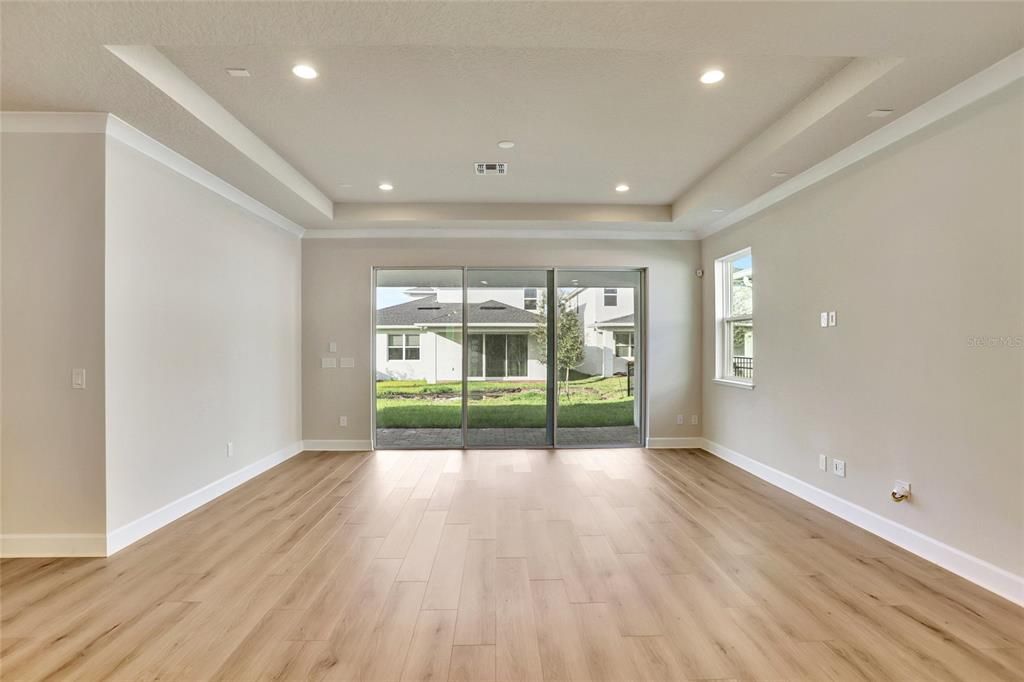 En Venta: $549,000 (4 camas, 3 baños, 2123 Pies cuadrados)