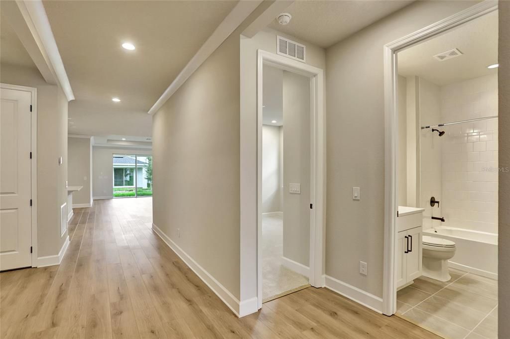 En Venta: $549,000 (4 camas, 3 baños, 2123 Pies cuadrados)