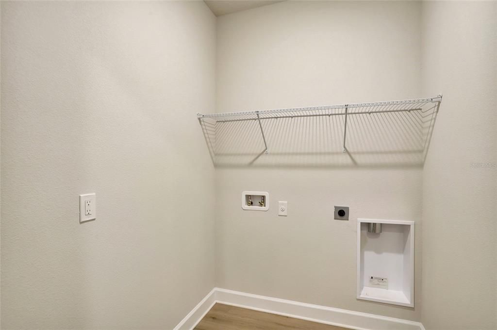 En Venta: $549,000 (4 camas, 3 baños, 2123 Pies cuadrados)