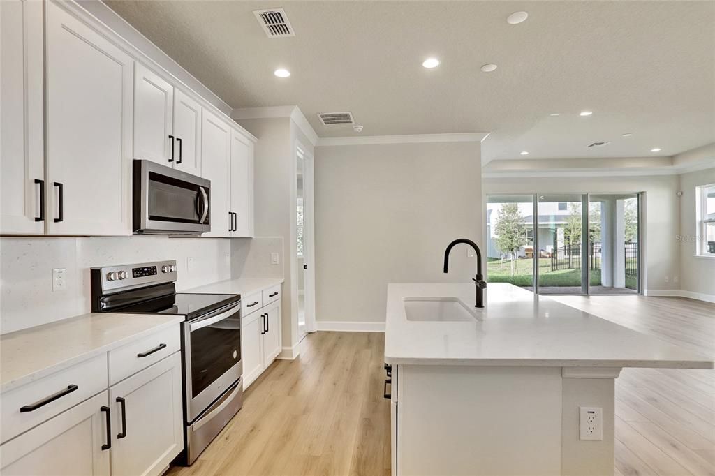 En Venta: $549,000 (4 camas, 3 baños, 2123 Pies cuadrados)