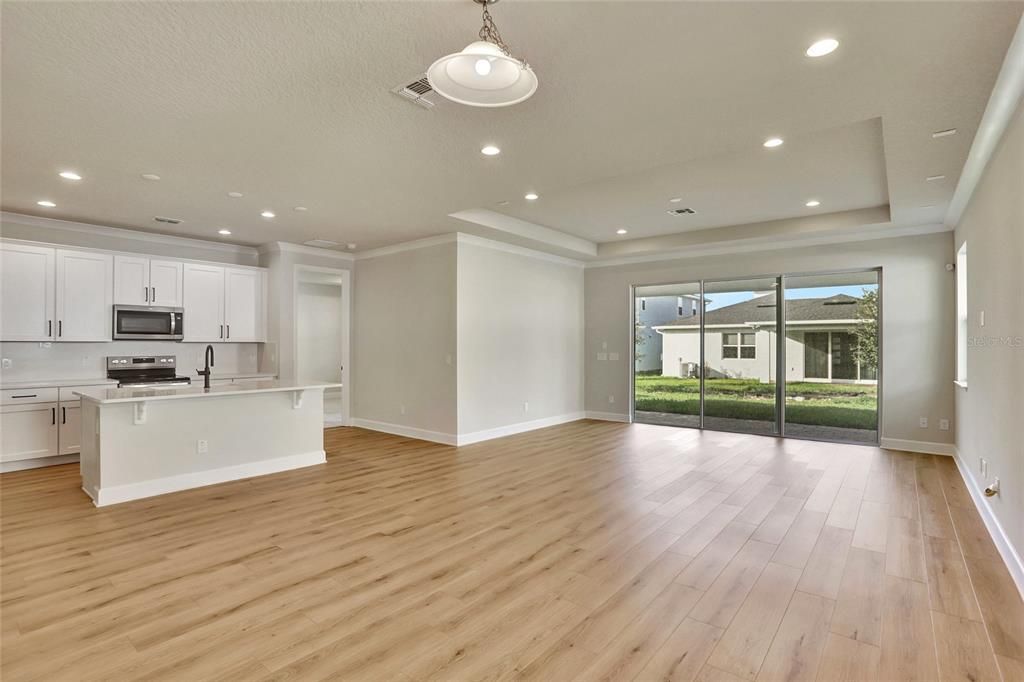 En Venta: $549,000 (4 camas, 3 baños, 2123 Pies cuadrados)