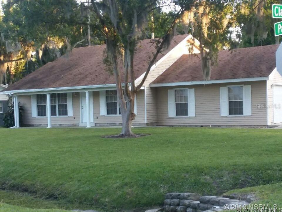 For Rent: $2,500 (3 beds, 2 baths, 1326 Square Feet)