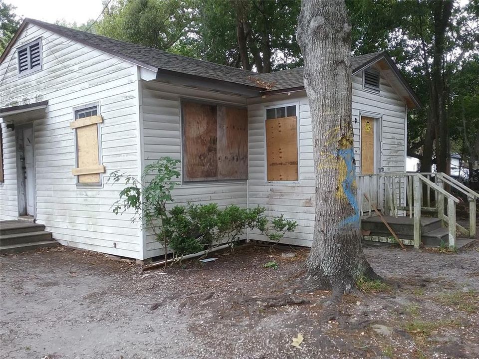 Active With Contract: $95,000 (2 beds, 1 baths, 852 Square Feet)