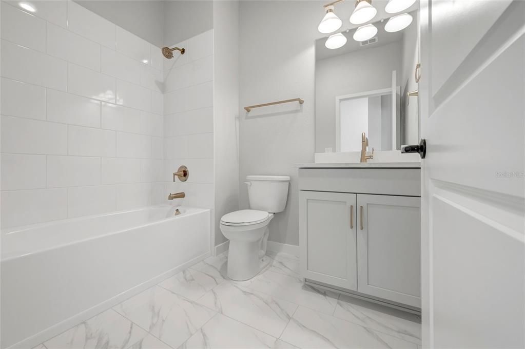 Active With Contract: $559,990 (4 beds, 3 baths, 2733 Square Feet)