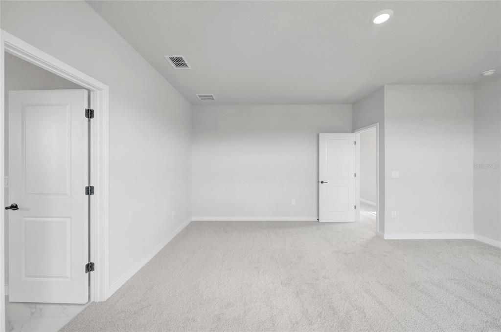 Active With Contract: $559,990 (4 beds, 3 baths, 2733 Square Feet)