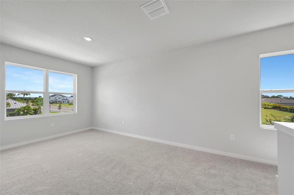 Active With Contract: $559,990 (4 beds, 3 baths, 2733 Square Feet)
