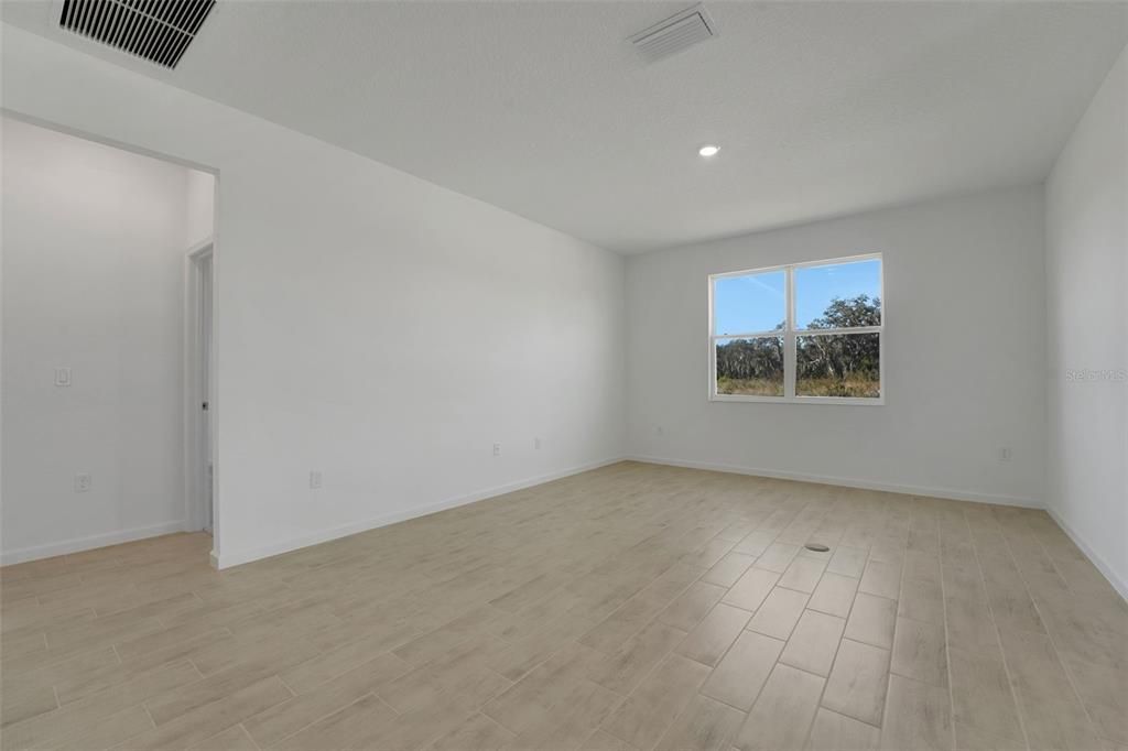 Active With Contract: $299,990 (4 beds, 2 baths, 1938 Square Feet)