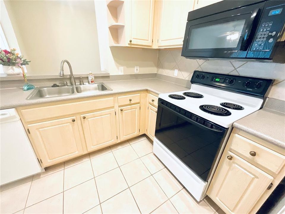 En Venta: $174,900 (2 camas, 1 baños, 898 Pies cuadrados)