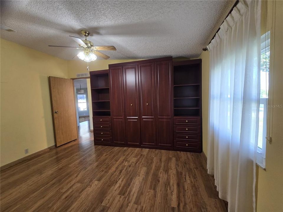 For Sale: $205,000 (2 beds, 2 baths, 1761 Square Feet)