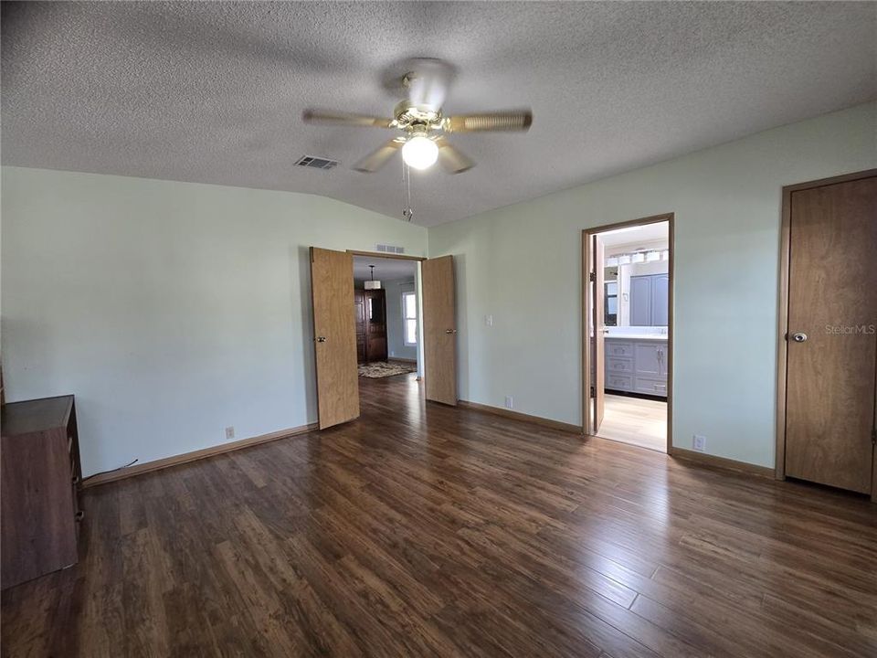 For Sale: $205,000 (2 beds, 2 baths, 1761 Square Feet)