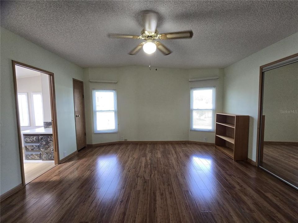 For Sale: $205,000 (2 beds, 2 baths, 1761 Square Feet)