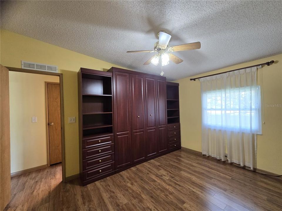 For Sale: $205,000 (2 beds, 2 baths, 1761 Square Feet)