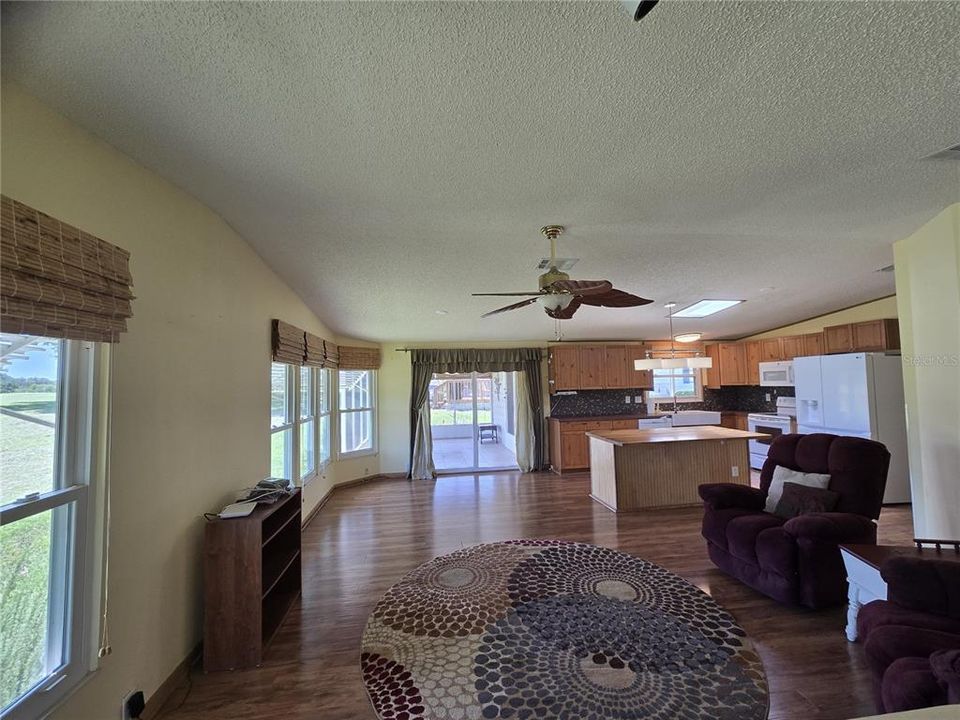 For Sale: $205,000 (2 beds, 2 baths, 1761 Square Feet)