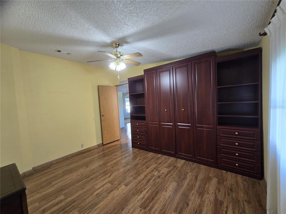 For Sale: $205,000 (2 beds, 2 baths, 1761 Square Feet)