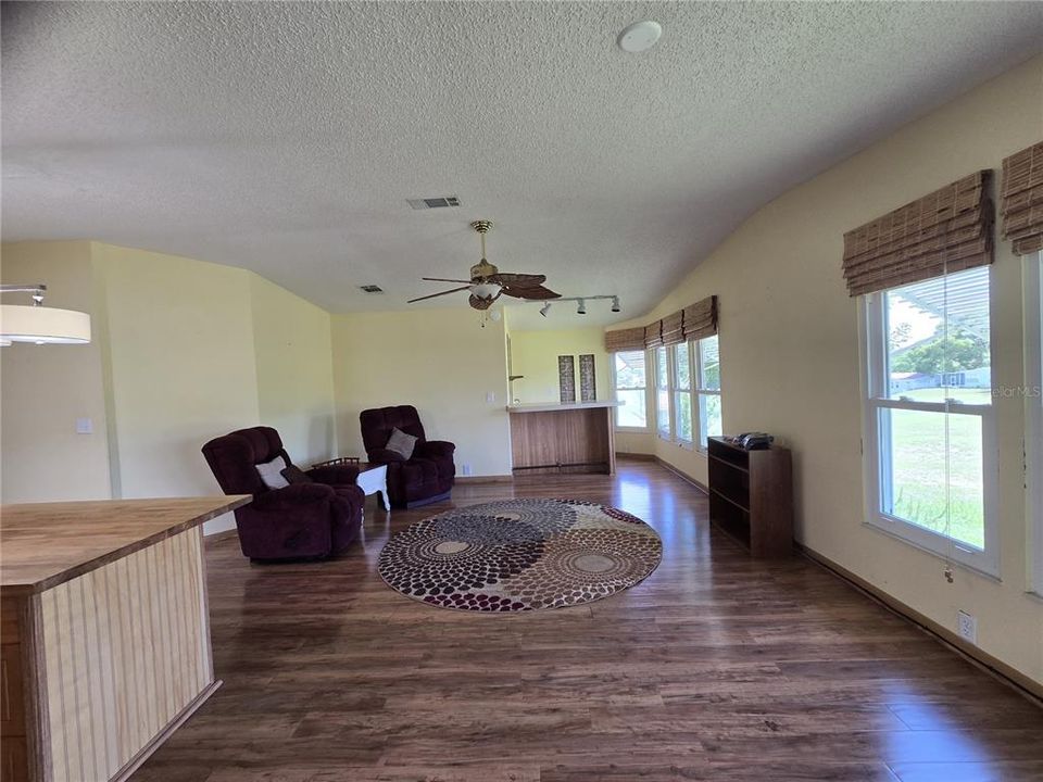 For Sale: $205,000 (2 beds, 2 baths, 1761 Square Feet)