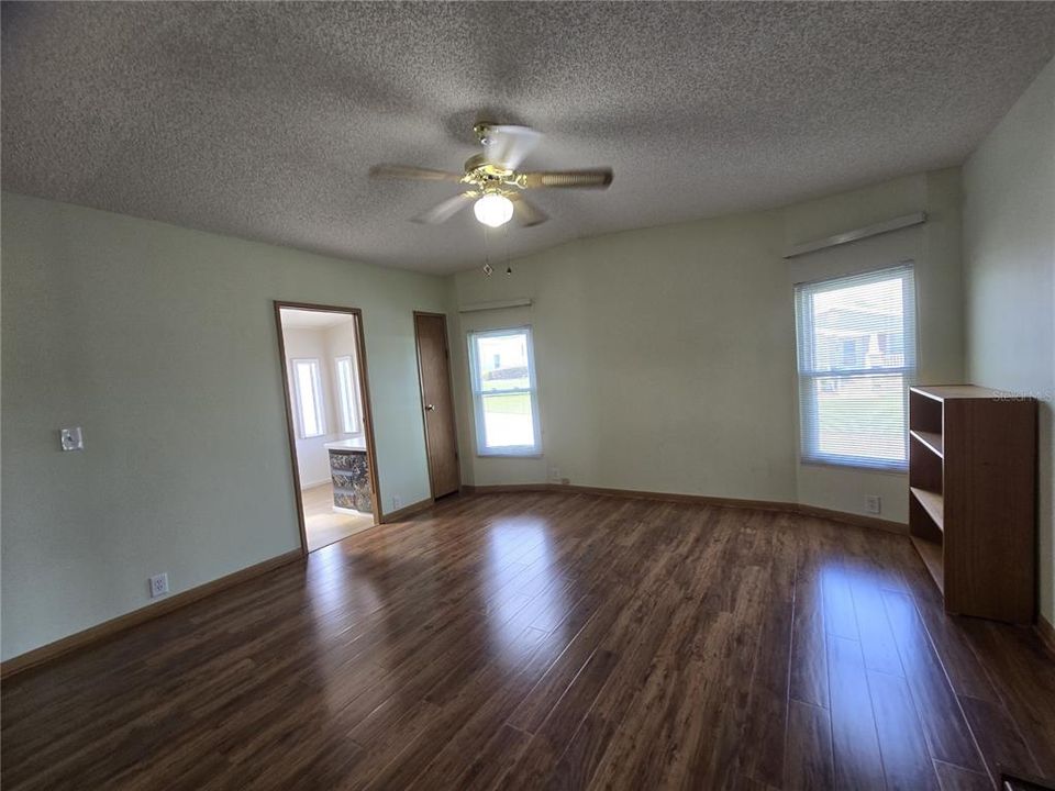 For Sale: $205,000 (2 beds, 2 baths, 1761 Square Feet)