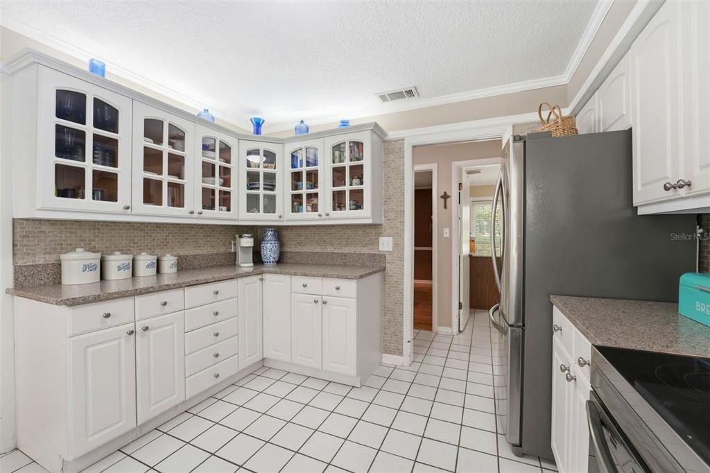 En Venta: $695,000 (4 camas, 2 baños, 2500 Pies cuadrados)